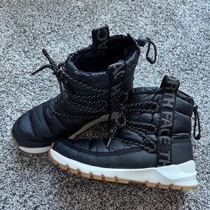 The North Face thermoball women’s boots size 8